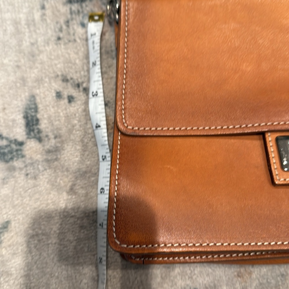 Beautiful Italian leather shoulder bag in camel color - Picture 12 of 13